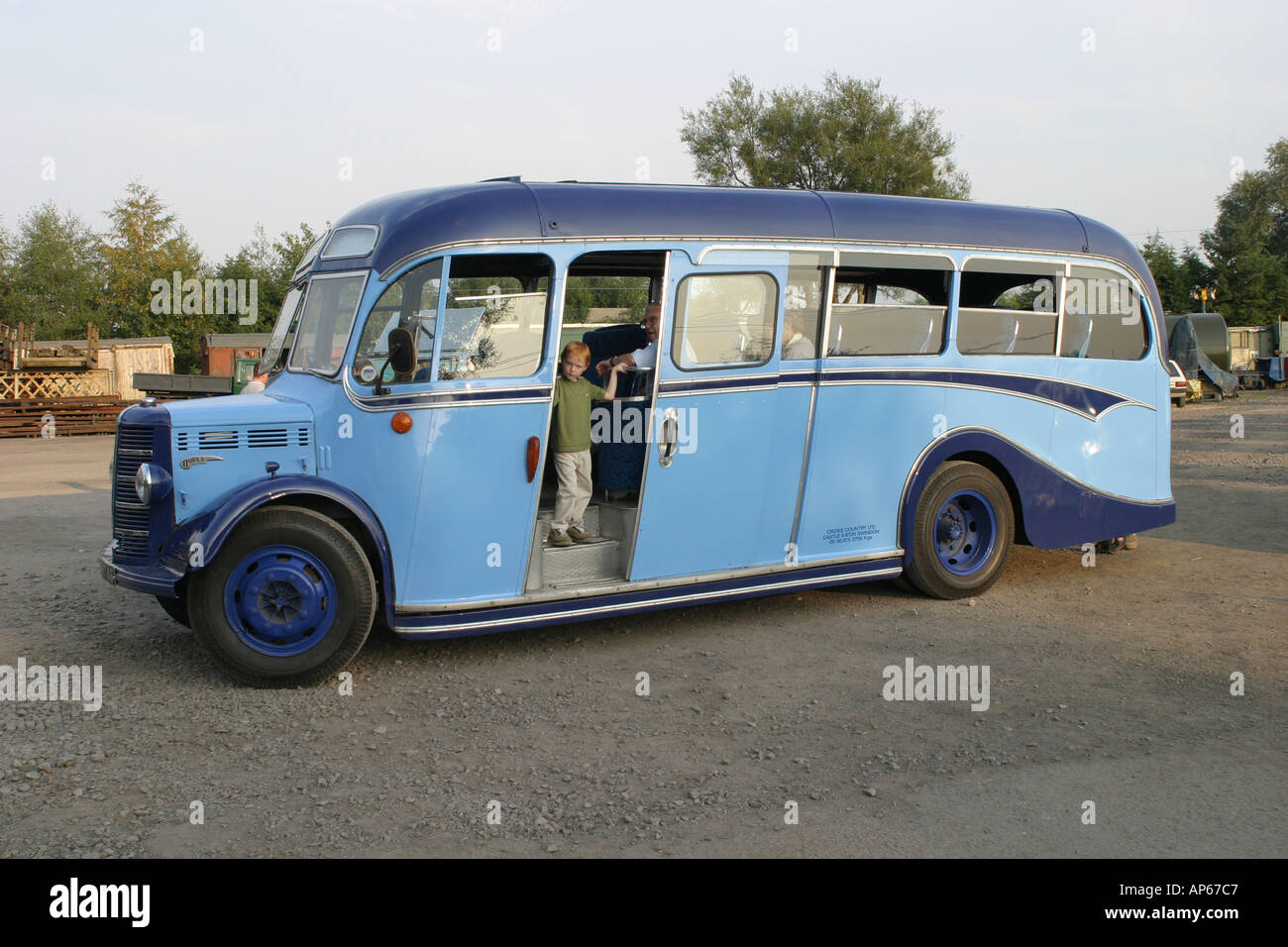 A vintage bus in the car park of the Swindon and Cricklade Railway