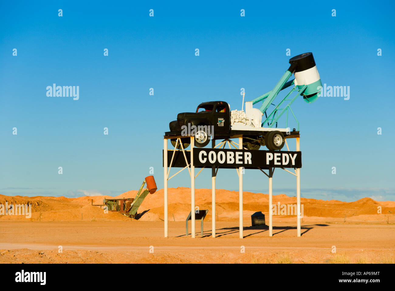 Entrance to Coober Pedy Stock Photo Alamy
