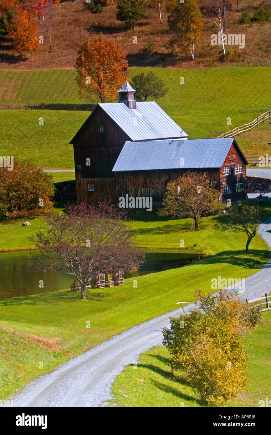 Usa, Vermont, North Of Woodstock, Fall Scenic Of Farmland Along 