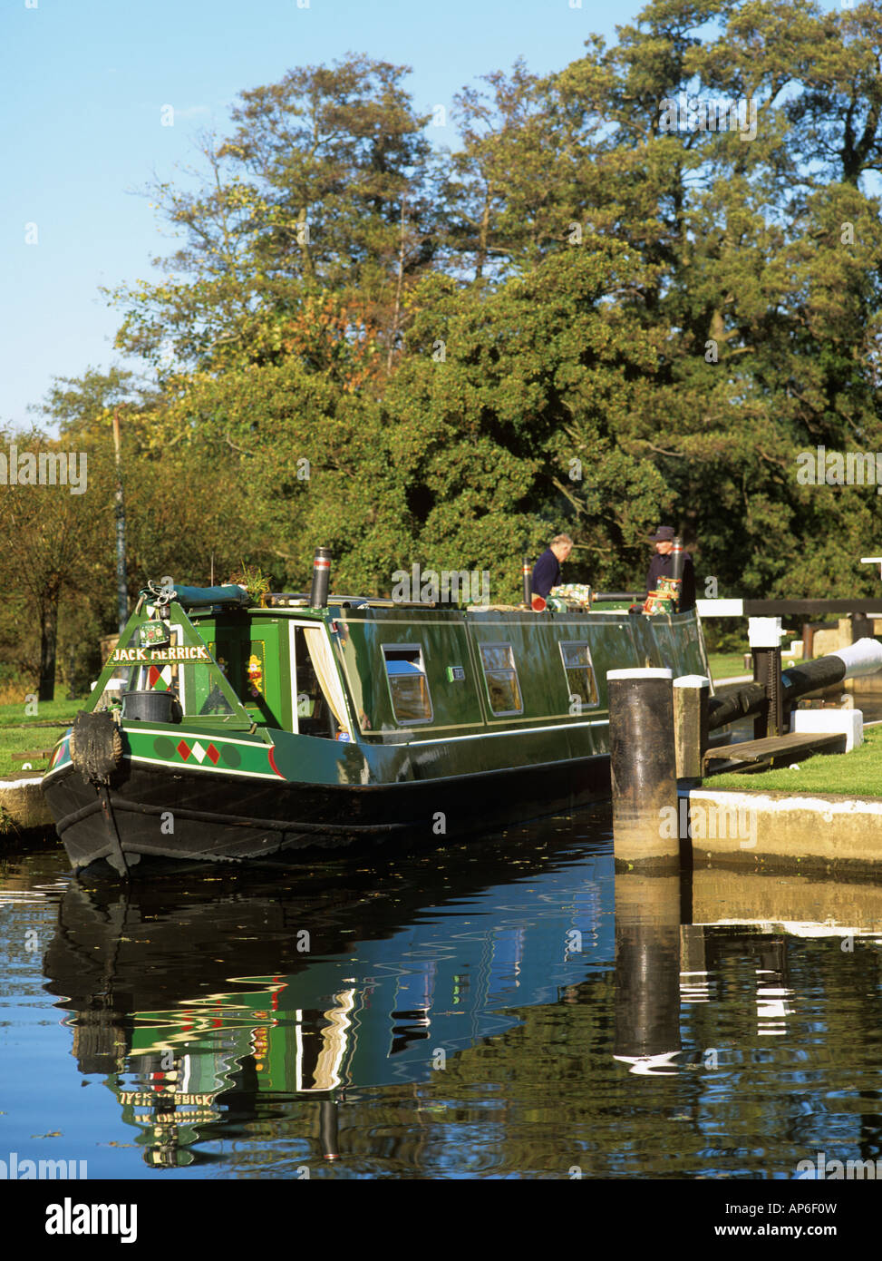 GREEN NARROWBOAT in TRIGGS LOCK Jack Merrick travelling south on Wey Navigation. Sutton Green Surrey England UK Britain Stock Photo