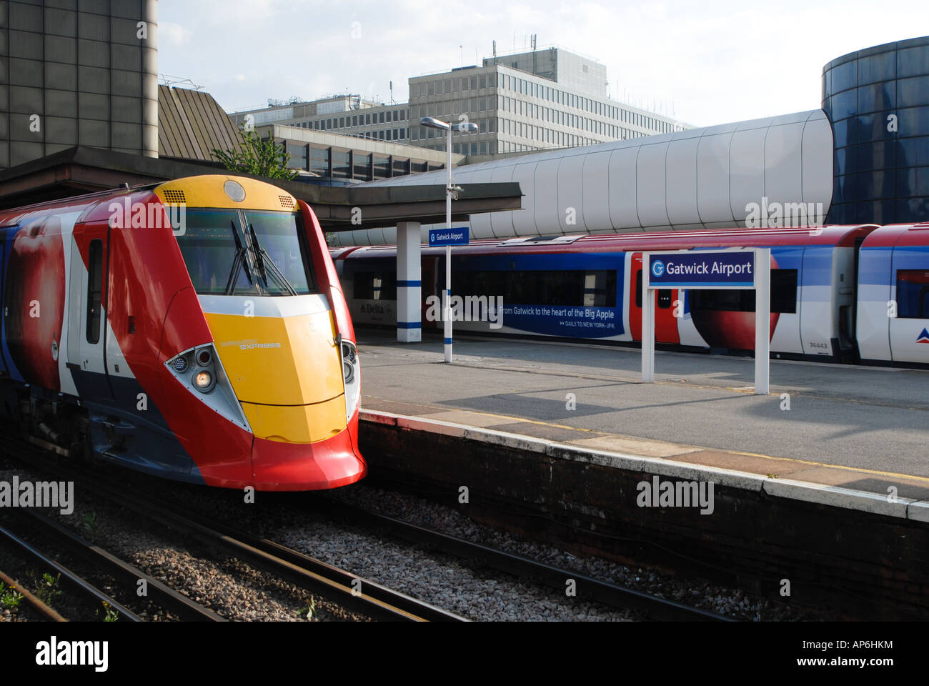 Gatwick airport train station hi-res stock photography and images - Alamy