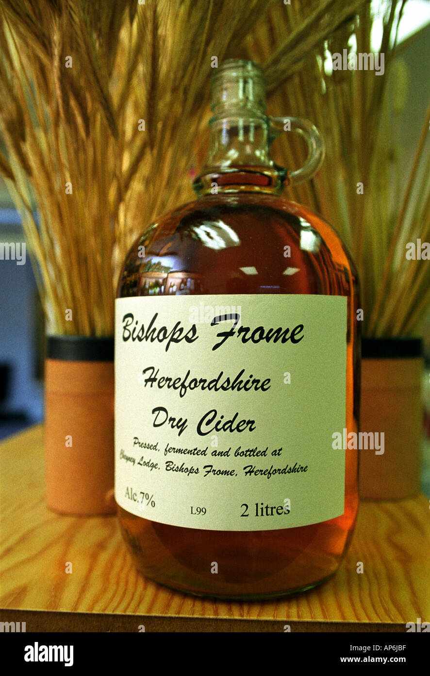 FROME HEREFORDSHIRE DRY CIDER ON A SHOP SHELF Stock Photo Alamy