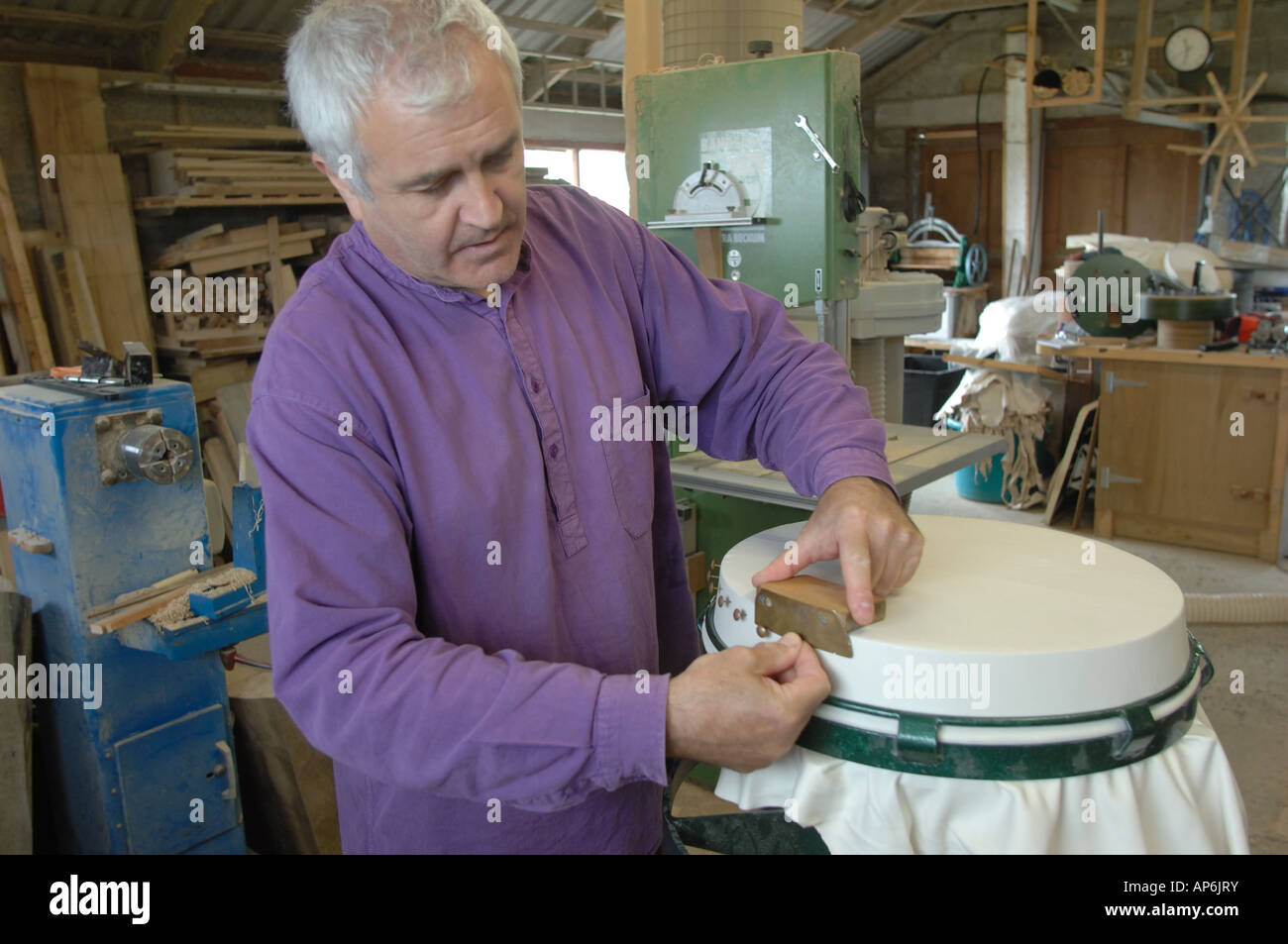 Bodhran Maker Eoin Leonard in his workshop on Orkney Mainland Stock Photo