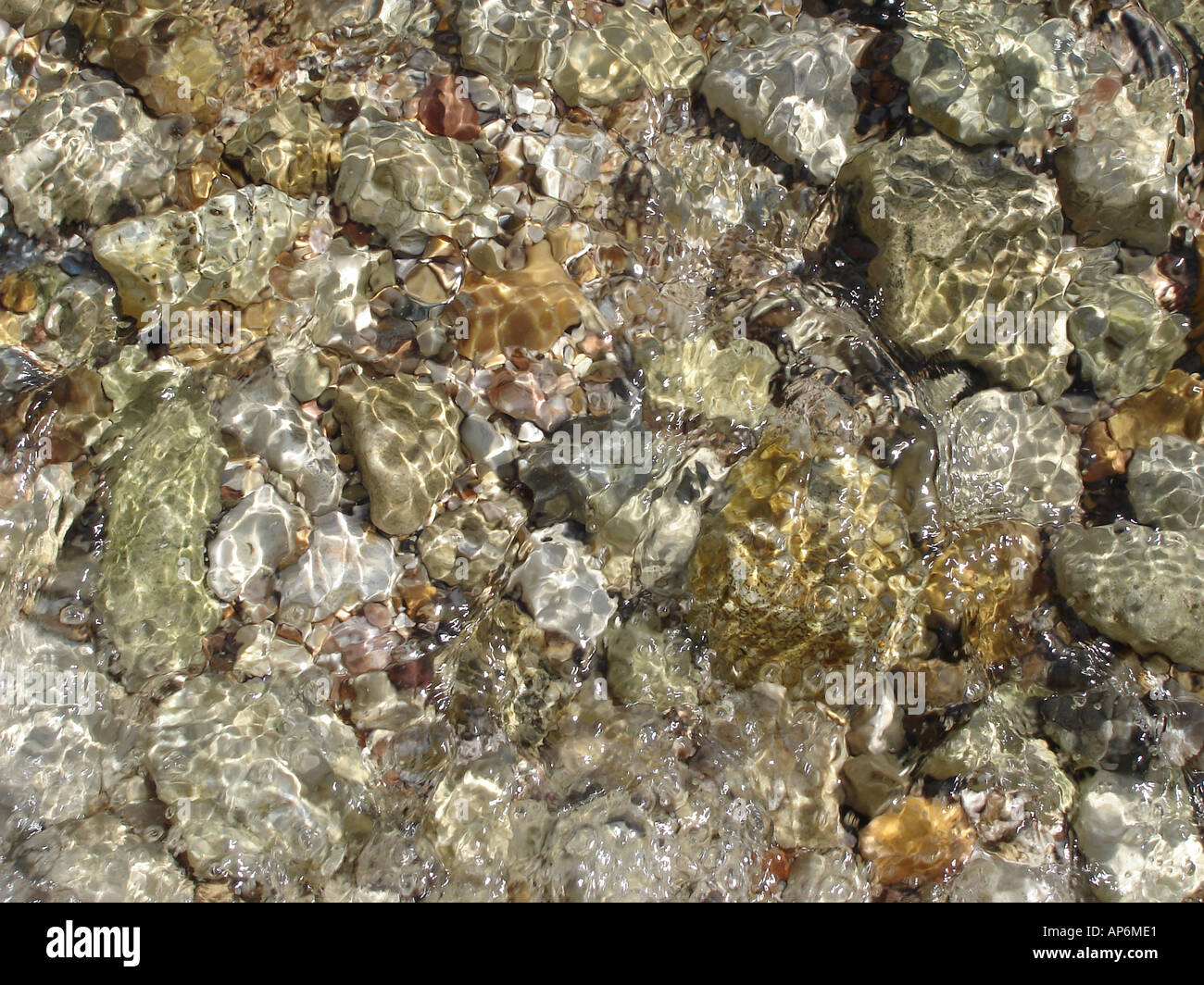 Rocks under water hi-res stock photography and images - Alamy