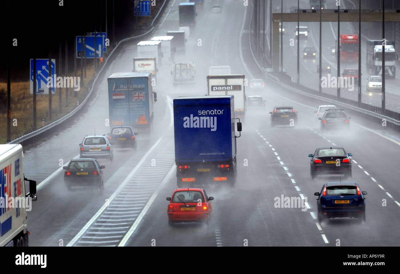M6 MOTORWAY TRAFFIC IN HEAVY RAIN SPRAY ON THE M6 MOTORWAY NEAR CANNOCK,STAFFORDSHIRE,ENGLAND.UK