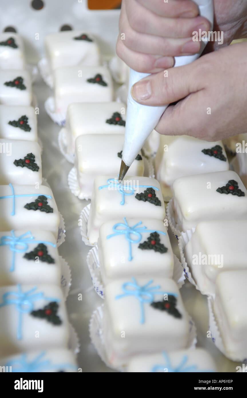 traditional baker bakers icing cakes Stock Photo Alamy