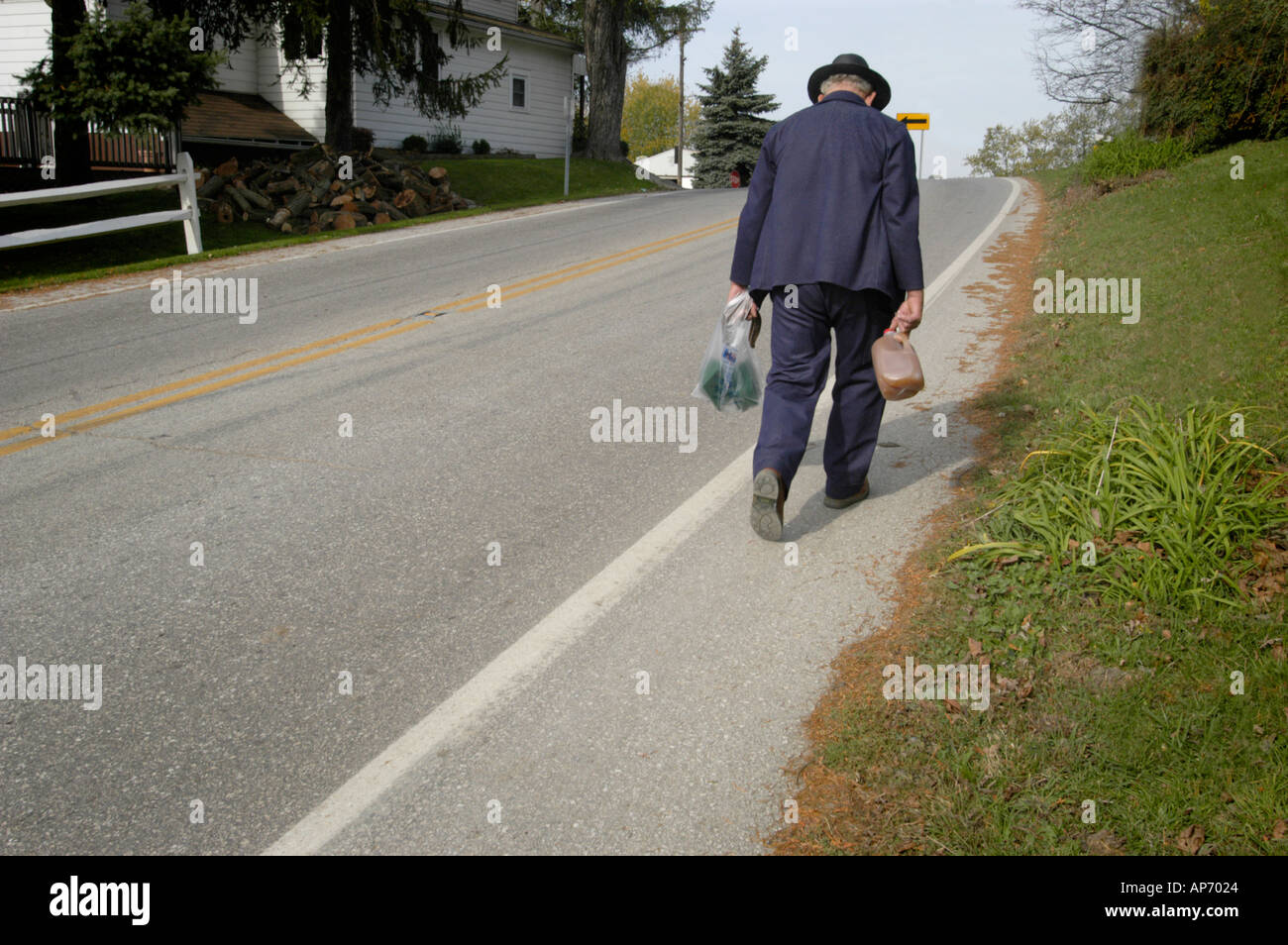 Amish people farmers market hi-res stock photography and images - Alamy