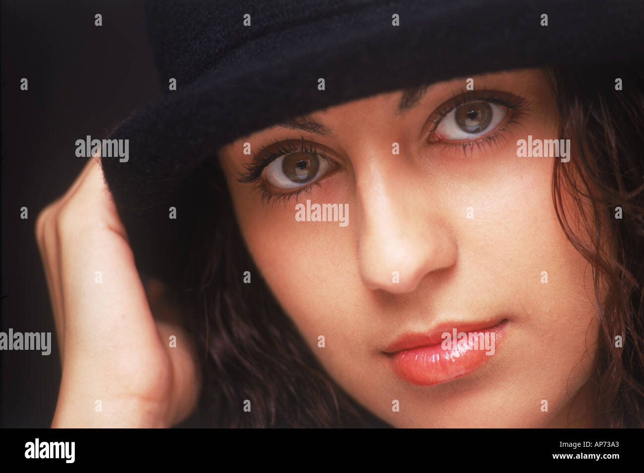 Black woman with hat hi-res stock photography and images - Alamy