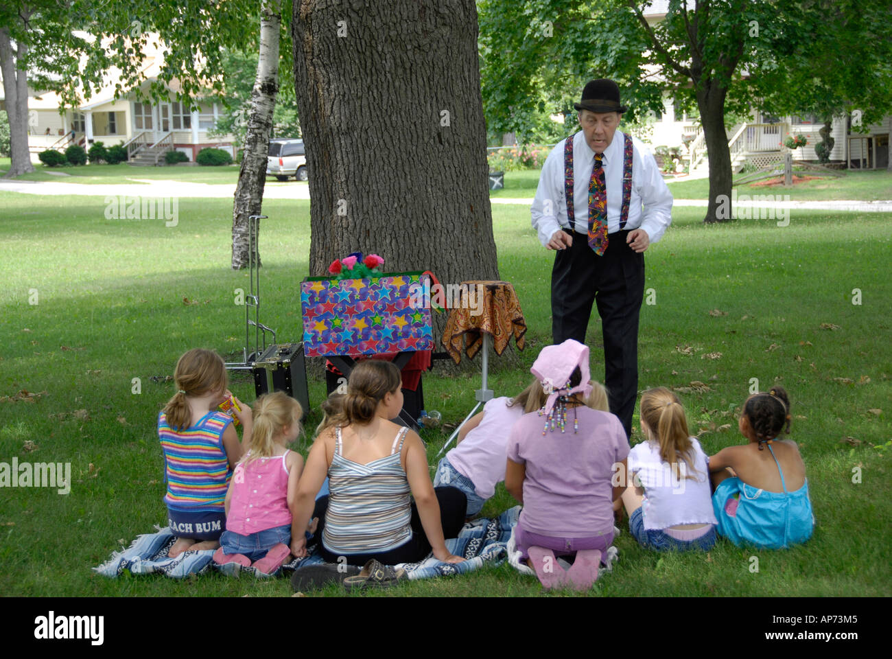 Magician performs magic tricks for children Stock Photo Alamy