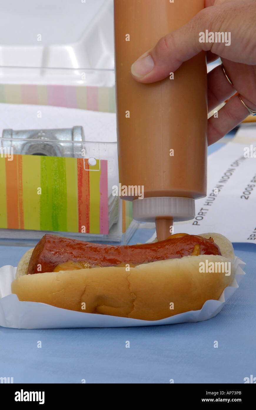Queen Mustard on Hot Dog Tank main image 0