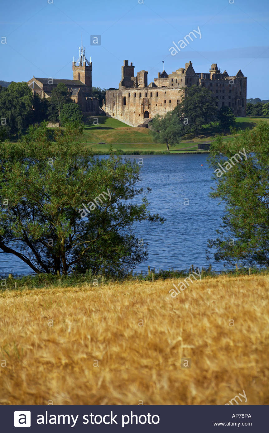 Linlithgow Palace and Linlithgow loch, Scotland Stock Photo Alamy