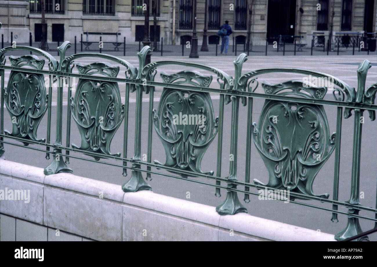 Parisian street furniture - railings Stock Photo - Alamy
