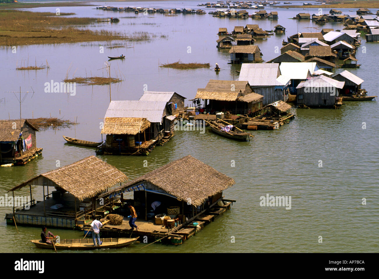 Vietnam Langa Lake floating village houses people boats Stock Photo - Alamy