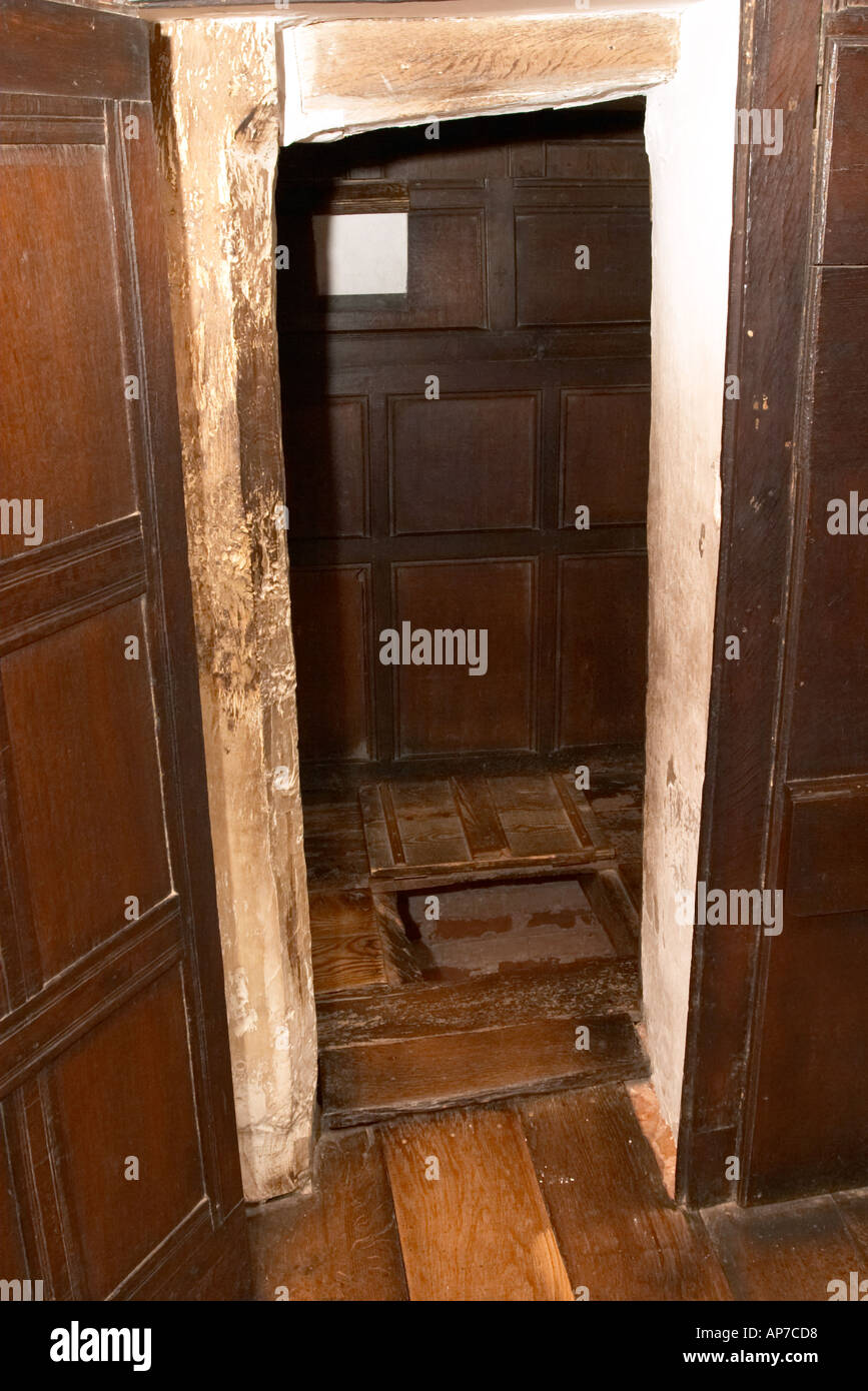 Priest hole england hi-res stock photography and images - Alamy