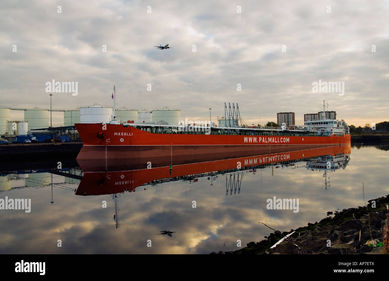 Gas tank fuel docks fuel dock hires stock photography and images Alamy