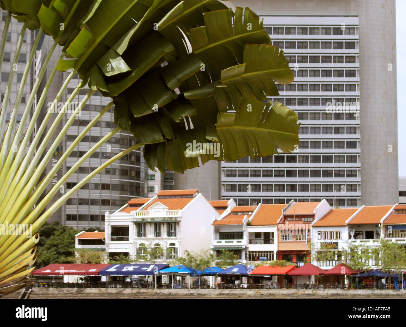 Boat quay singapore new old hi-res stock photography and images - Alamy