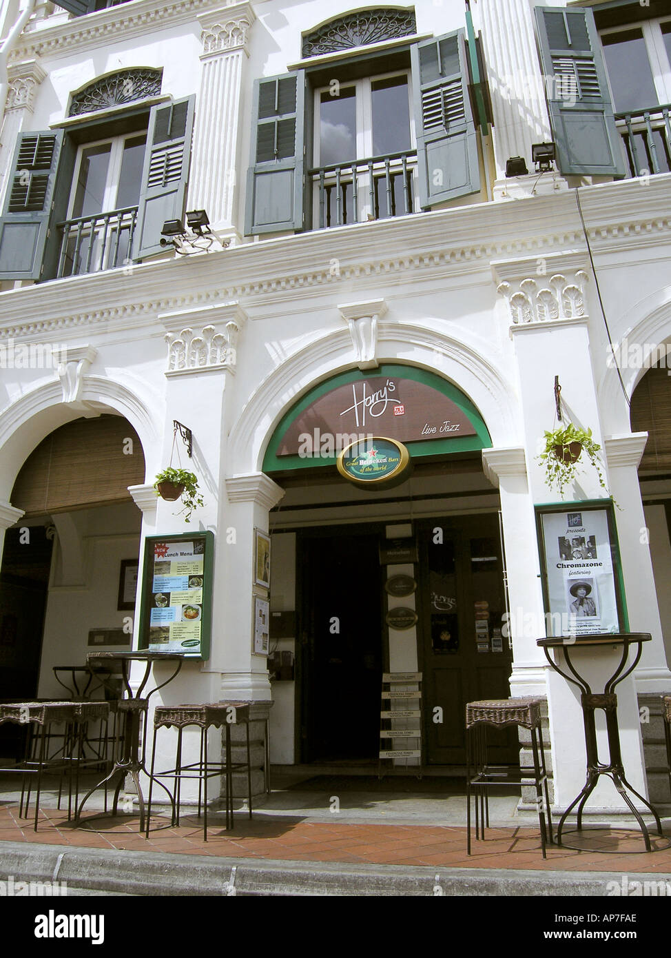 The Famous Harrys Bar, Boat Quay, Singapore Stock Photo Alamy