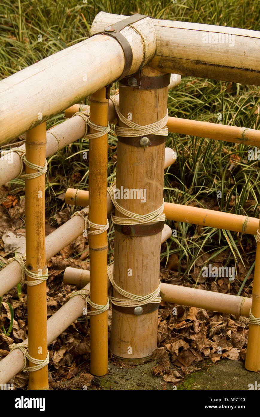 Japanese style bamboo fence hi-res stock photography and images - Alamy
