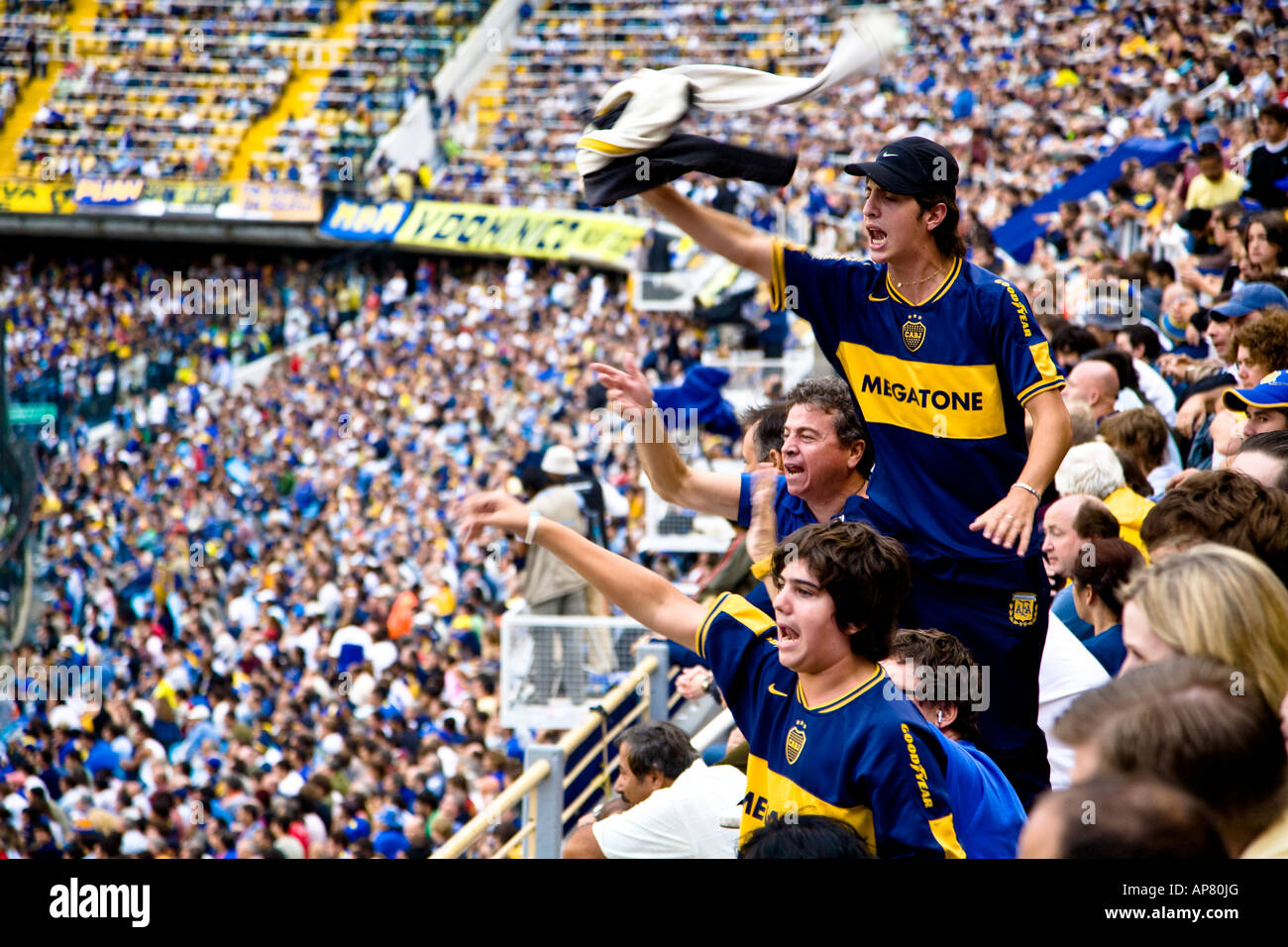 Boca Juniors wild supporters Stock Photo - Alamy