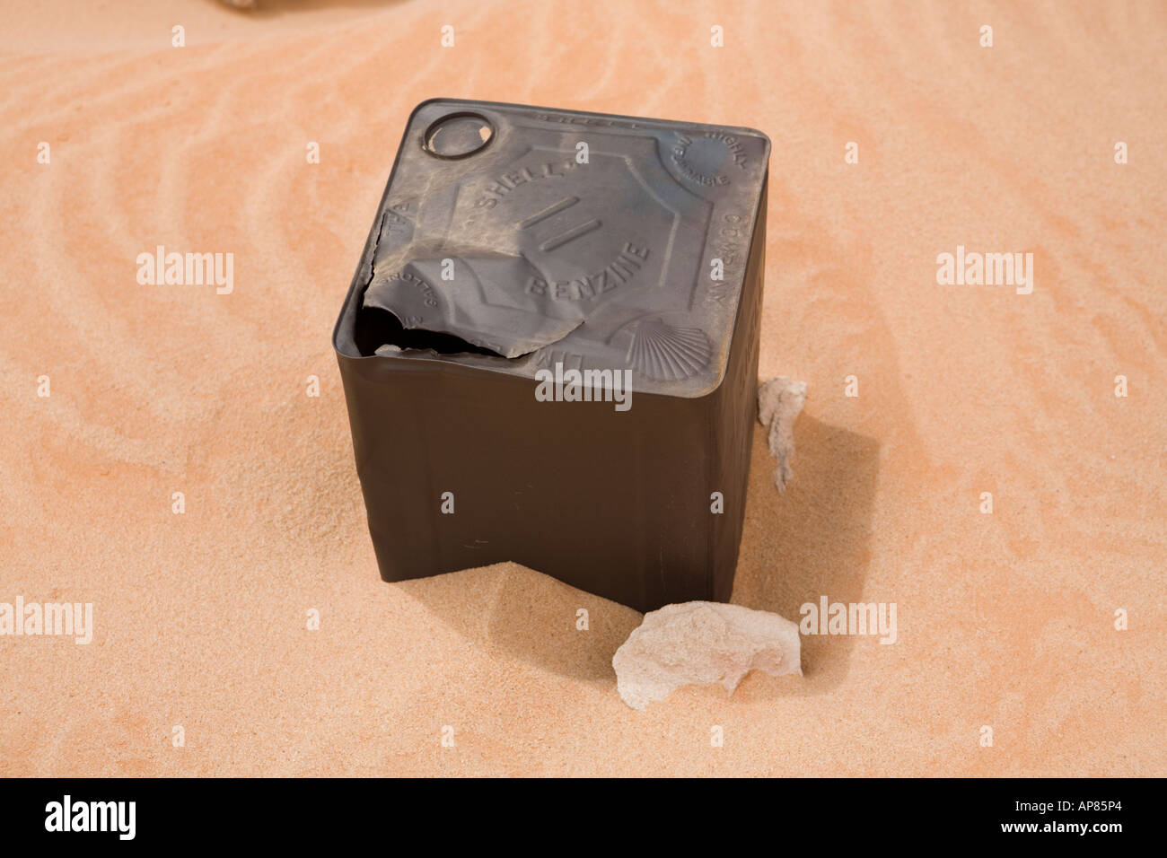 Rusting metal fuel can with Shell Logo left over from WW2 period abandoned in Egypt's Western Desert, Sahara Stock Photo