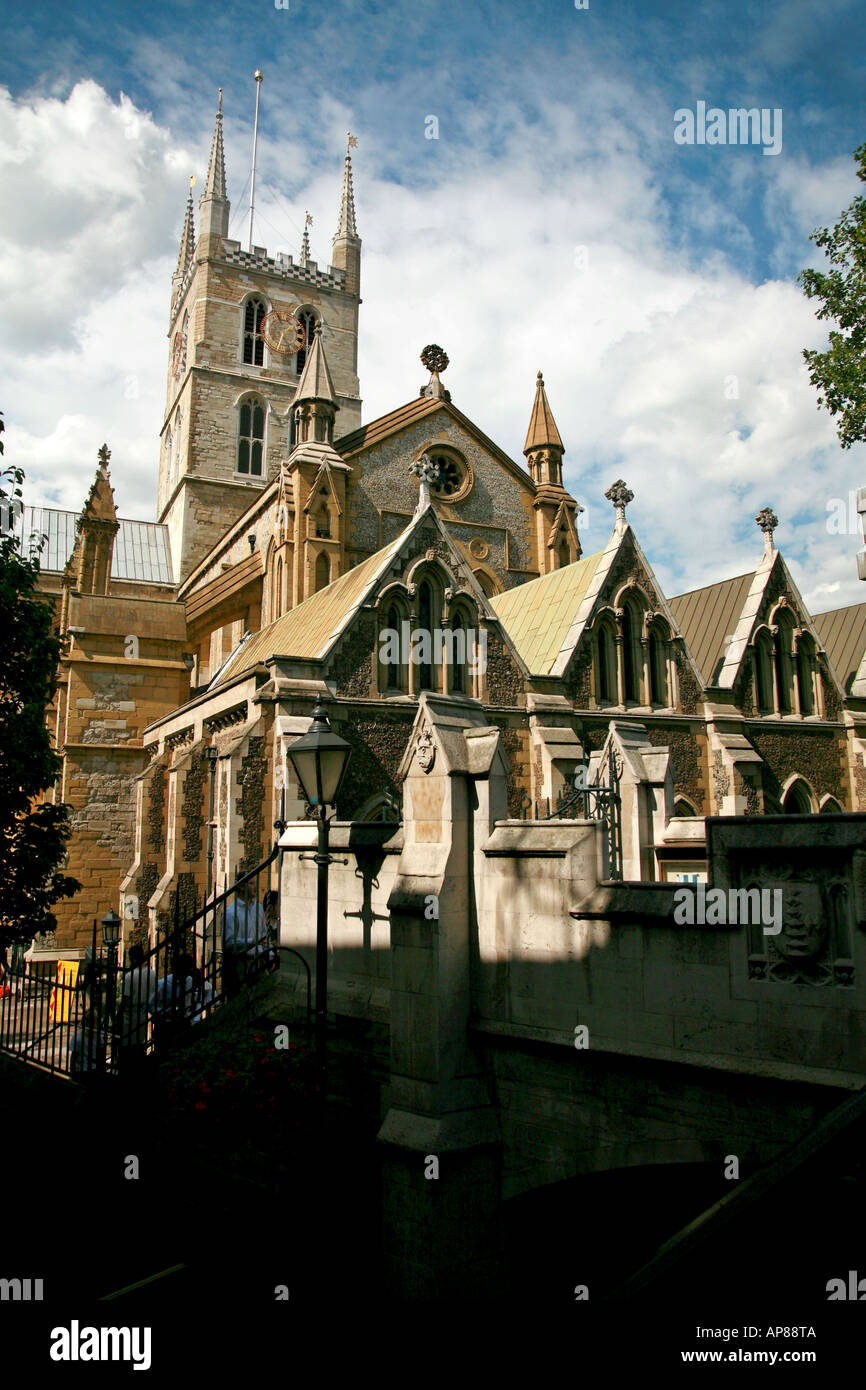 Southwark cathedral East front Stock Photo