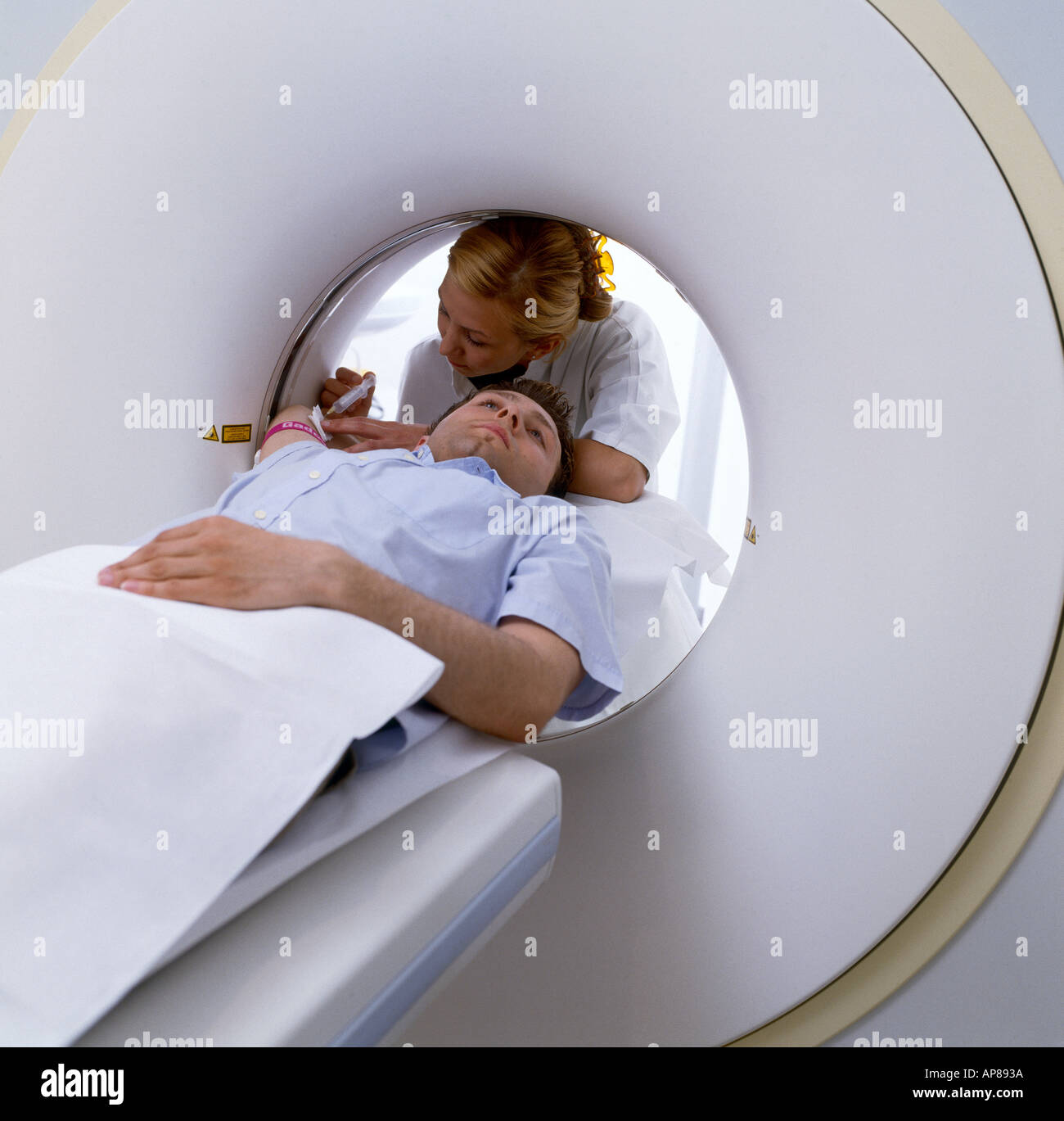 contrast medium injection - Stock Image - C015/2246 - Science Photo Library