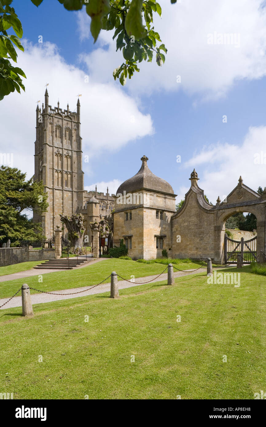 St James church and the entrance to Campden House in the Cotswold town of Chipping Campden, Gloucestershire Stock Photo