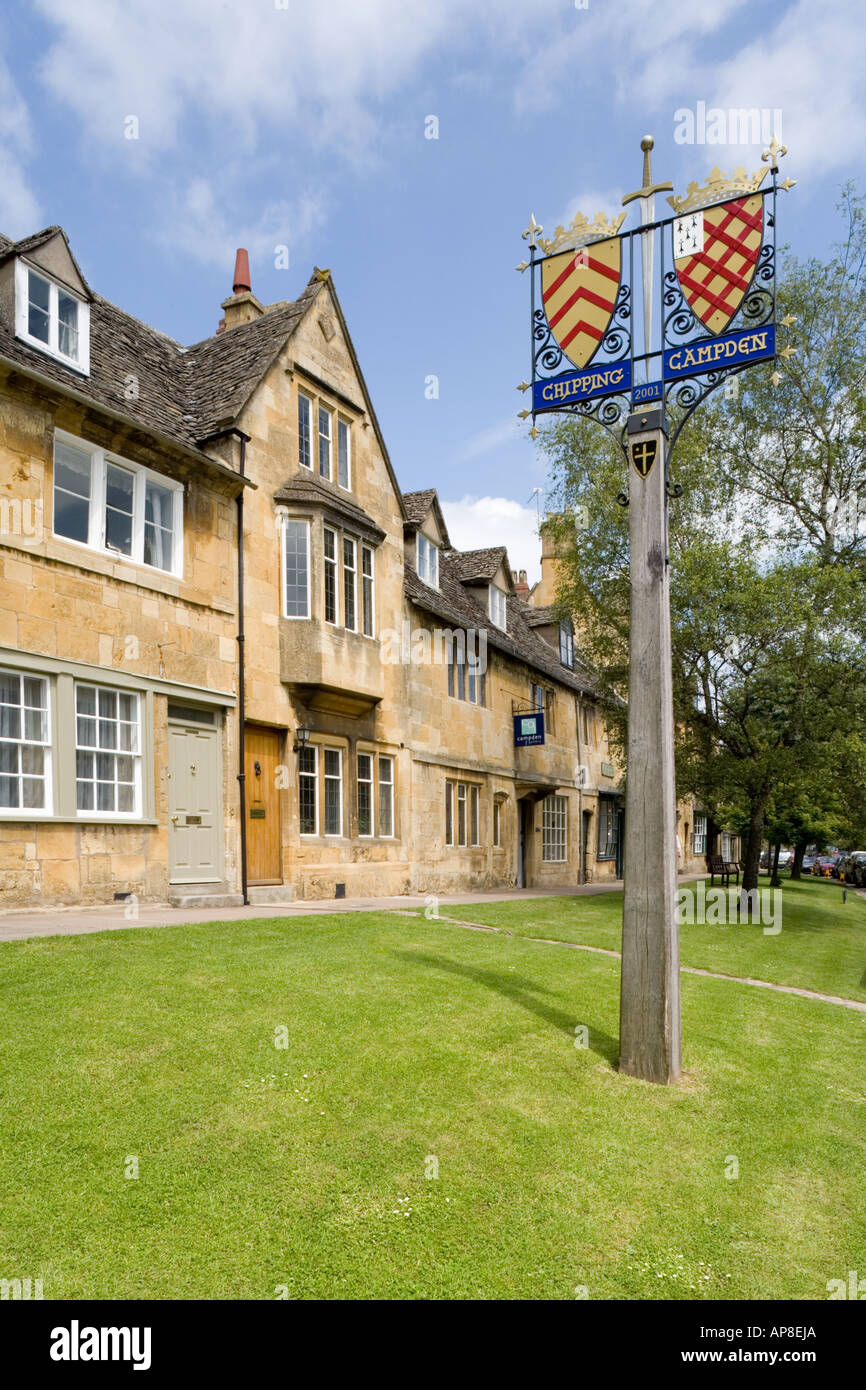 The High Street in the Cotswold town of Chipping Campden, Gloucestershire Stock Photo
