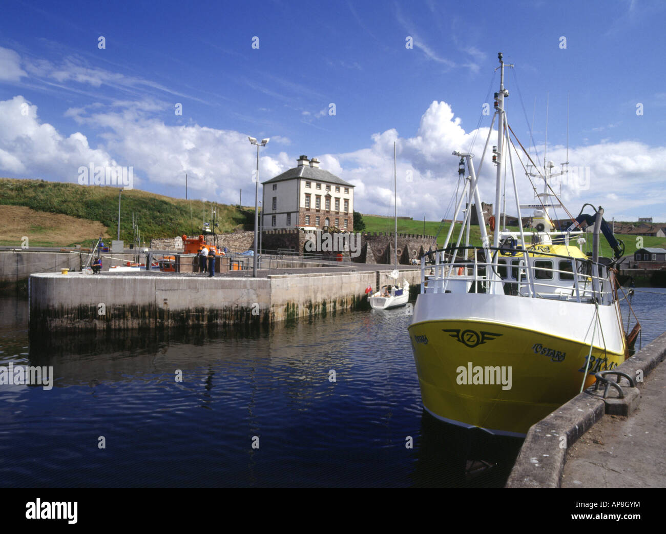 dh Gunsgreen House Eye Water EYEMOUTH HARBOUR BORDERS SCOTLAND Fishing ...