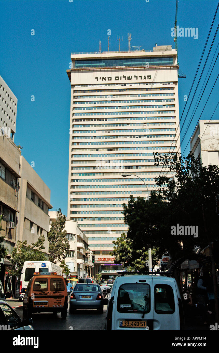 Israel The 39 story Shalom towers in the heart of down town Tel Aviv as  seen from south from Hertzl street Stock Photo - Alamy