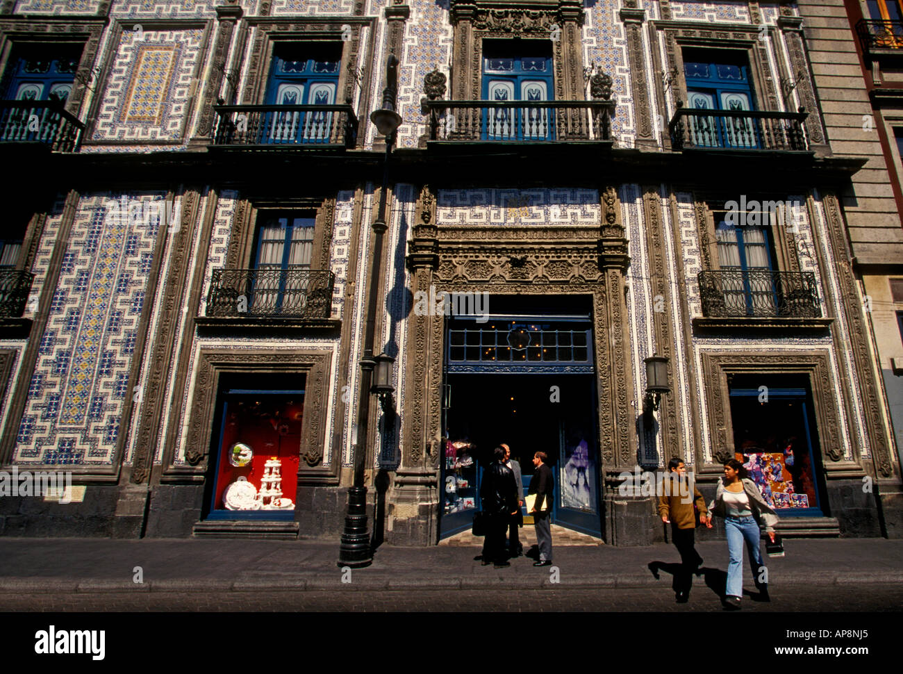 blue and white tiling, facade, House of Tiles, Casa de los Azuelos