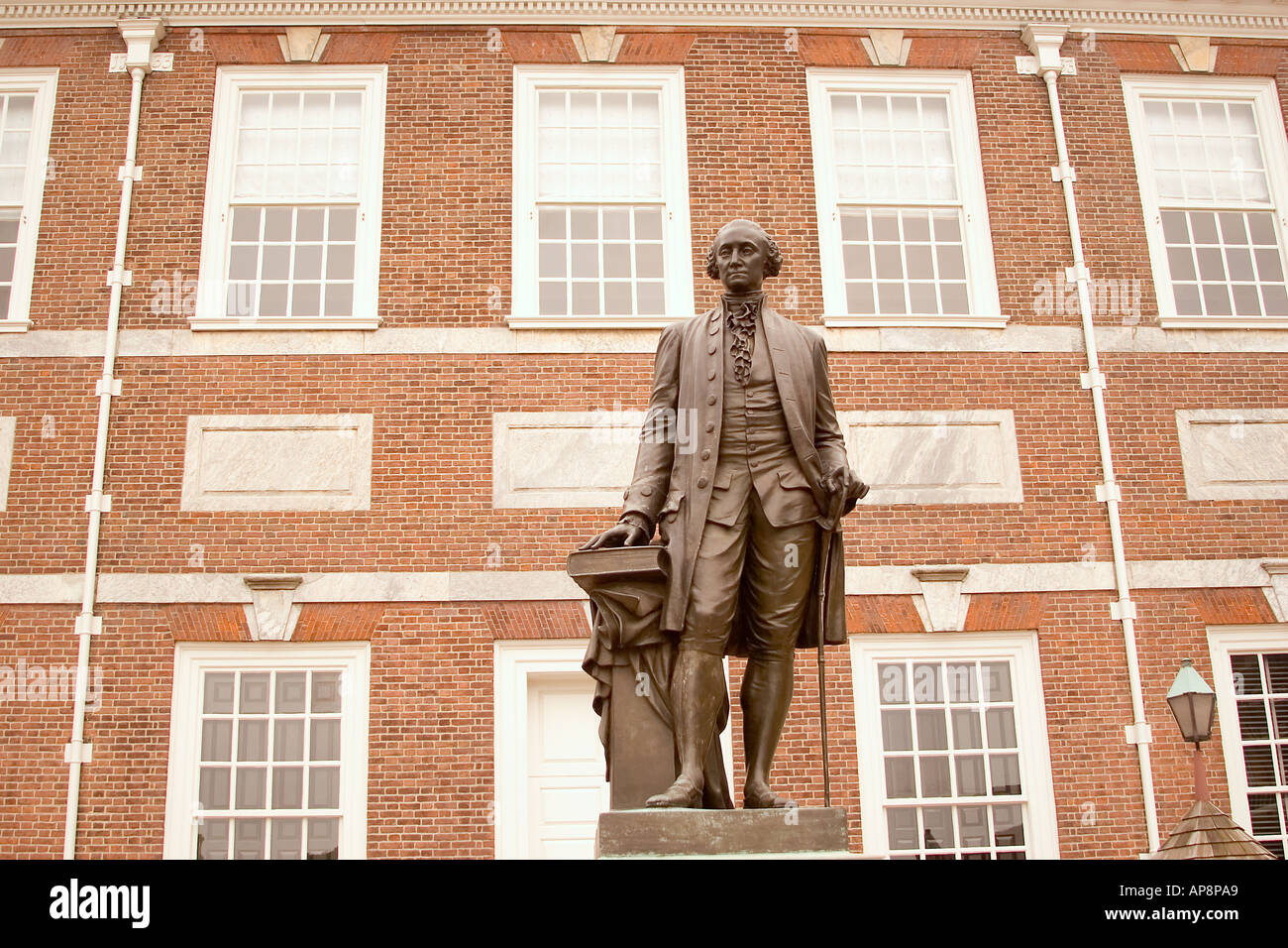 Washington statue independence hall philadelphia hires stock