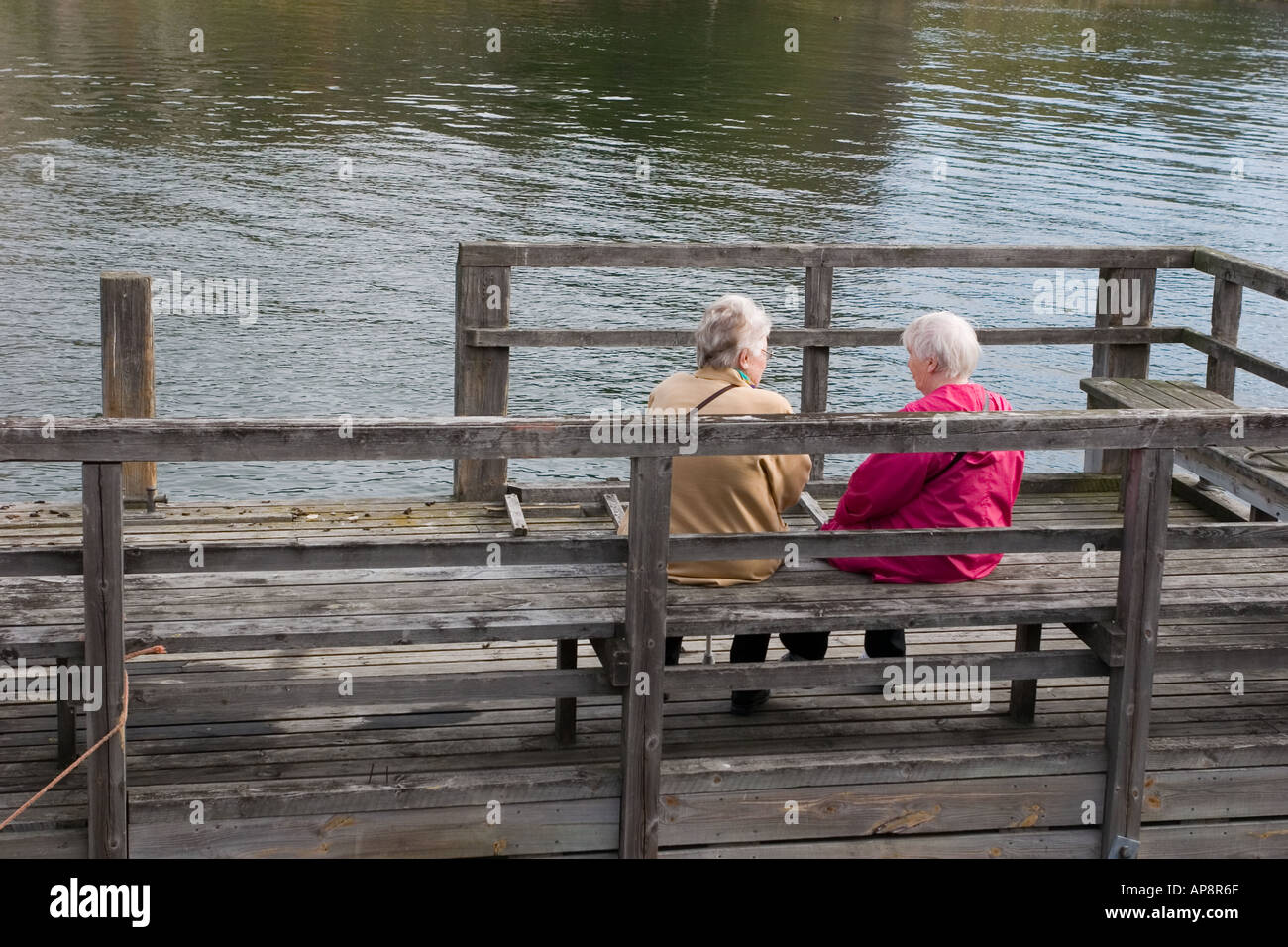 Elderly people sitting on bench hi-res stock photography and images - Alamy