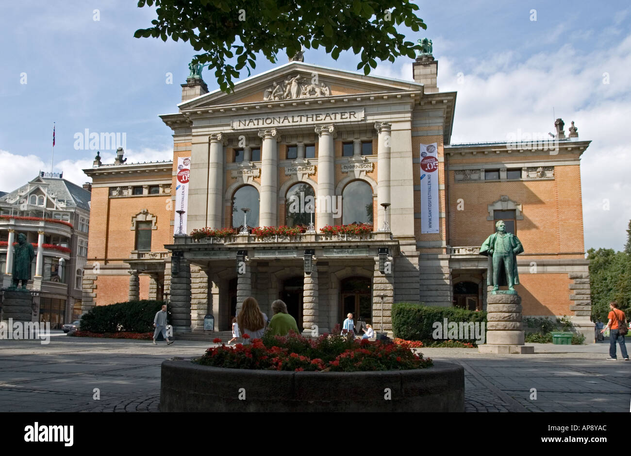 National theatret hi-res stock photography and images - Alamy