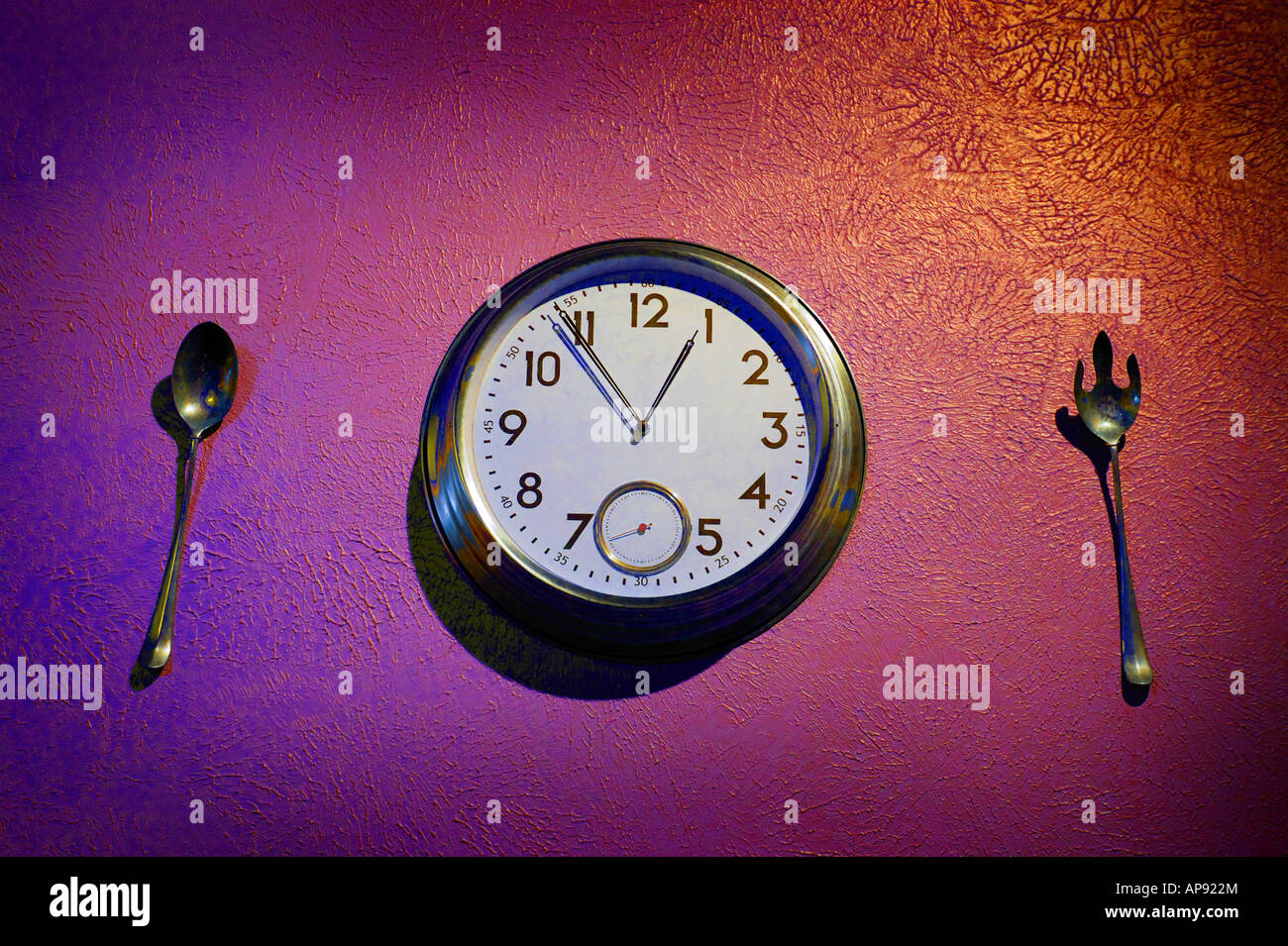 Clock framed by a fork and a spoon Stock Photo