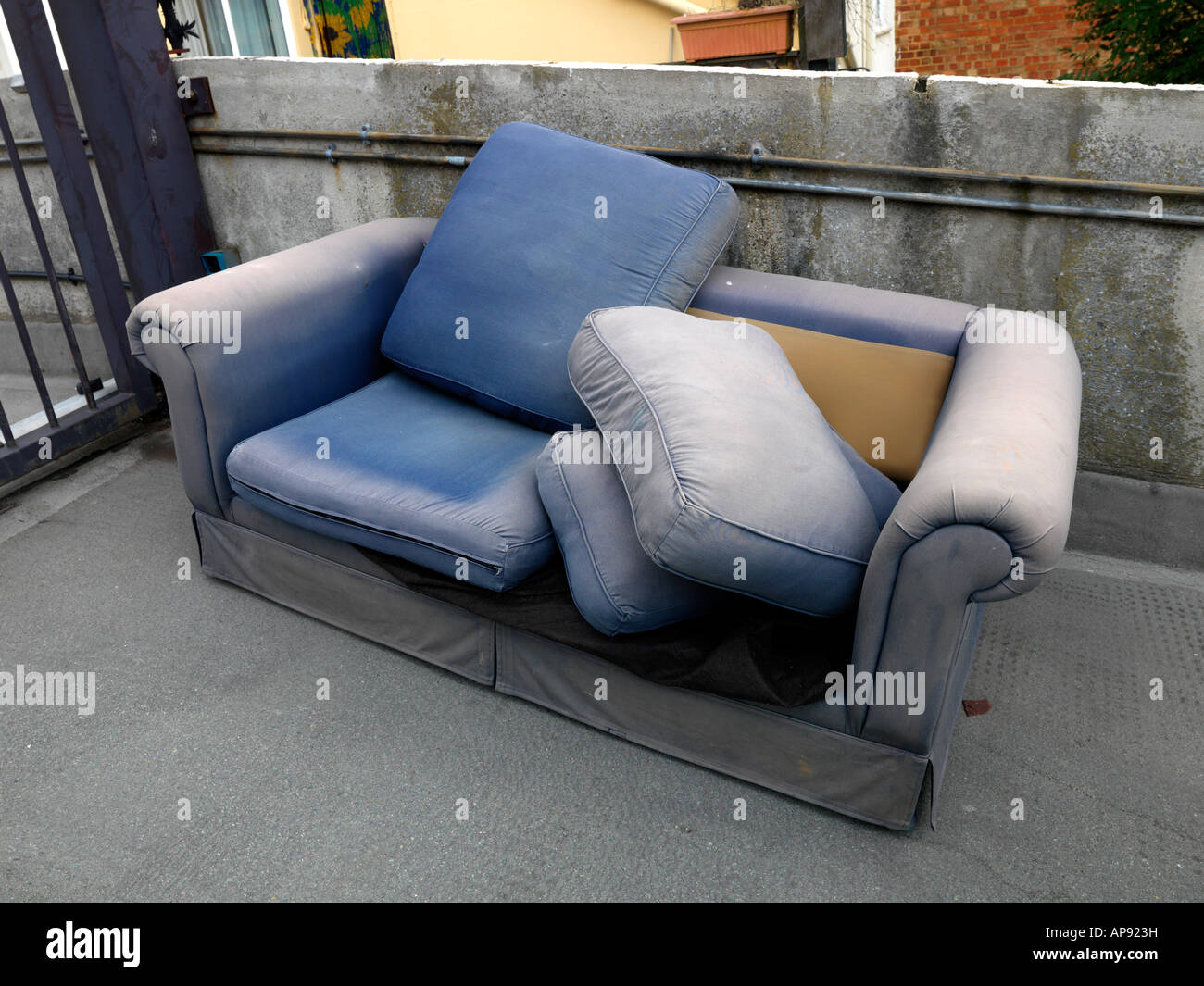 A 0853 Rubbish Dumped in the Street Abandoned Sofa Stock Photo Alamy