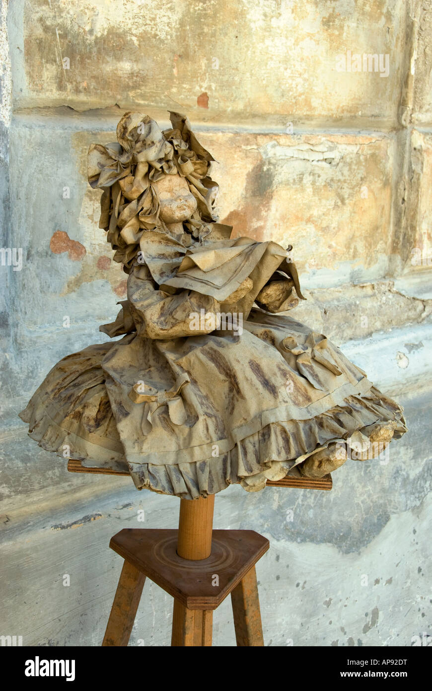Lecce, Puglia. Figurine made of Cartapesta Stock Photo - Alamy