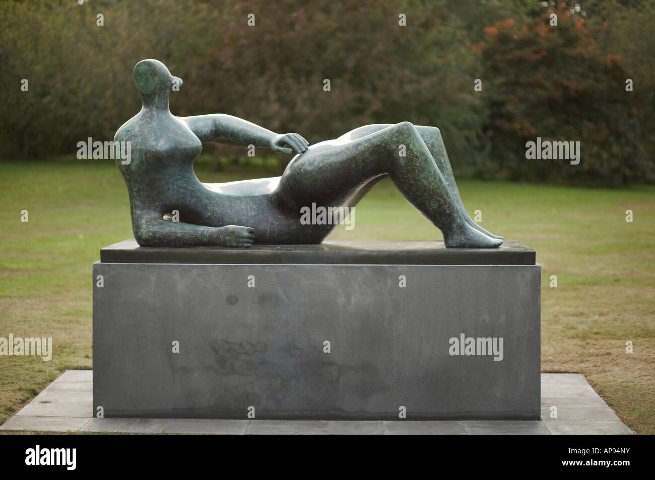 Henry Moore sculpture Reclining Figure 1982 Stock Photo