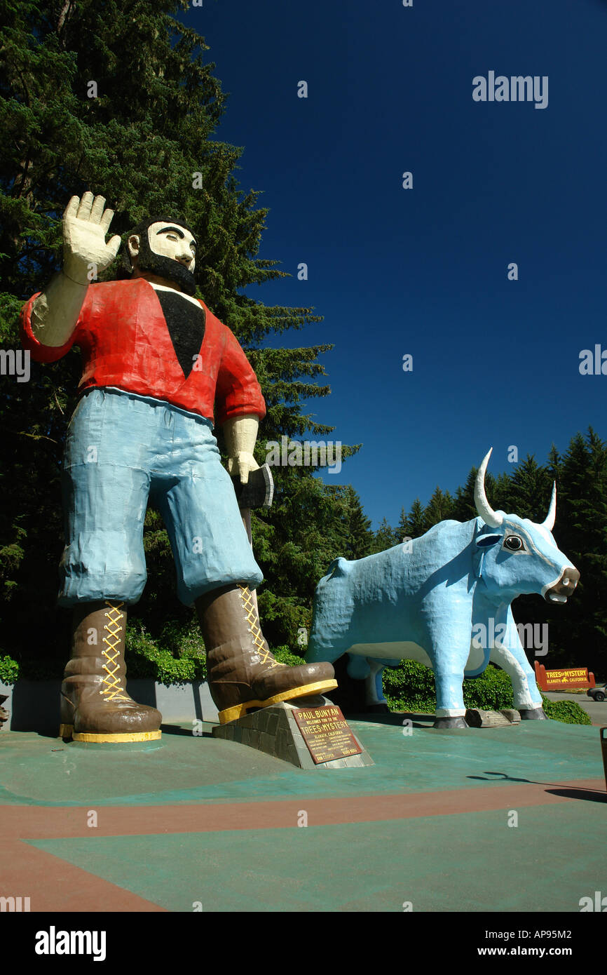 AJD51327, Klamath, CA, California, Pacific Ocean, Trees of Mystery, Paul Bunyan and Babe the Blue Ox giant statue Stock Photo