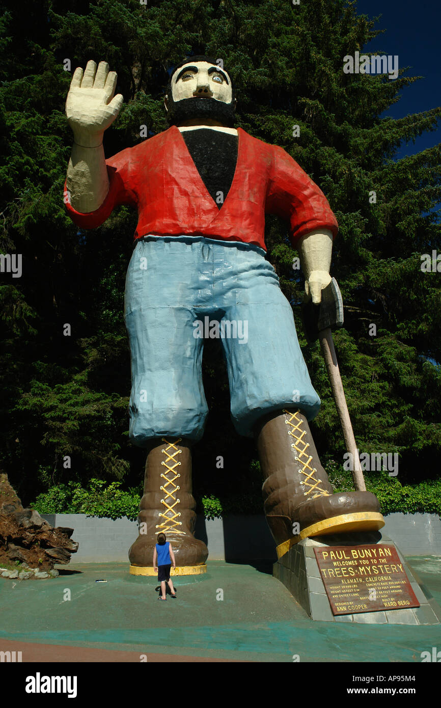 AJD51329, Klamath, CA, California, Pacific Ocean, Trees of Mystery, Paul Bunyan and Babe the Blue Ox giant statue Stock Photo