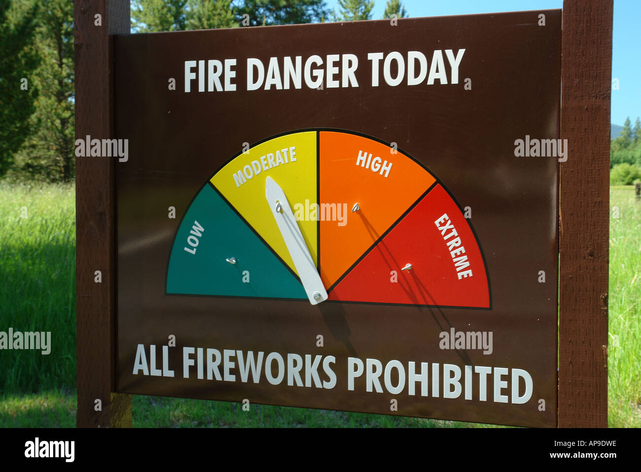 AJD51021, OR, Oregon, Deschutes National Forest, Forest Fire Danger sign, All Fireworks Prohibited Stock Photo