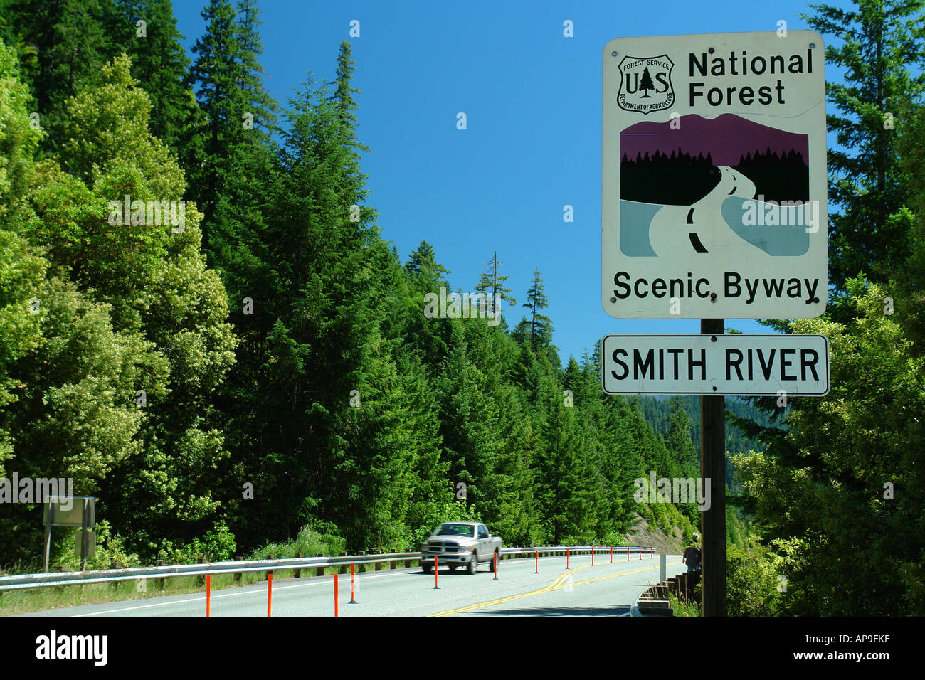 AJD51227, Smith River National Recreation Area, CA, California, Six Rivers National Forest Scenic Byway, Rt. 199, road sign Stock Photo