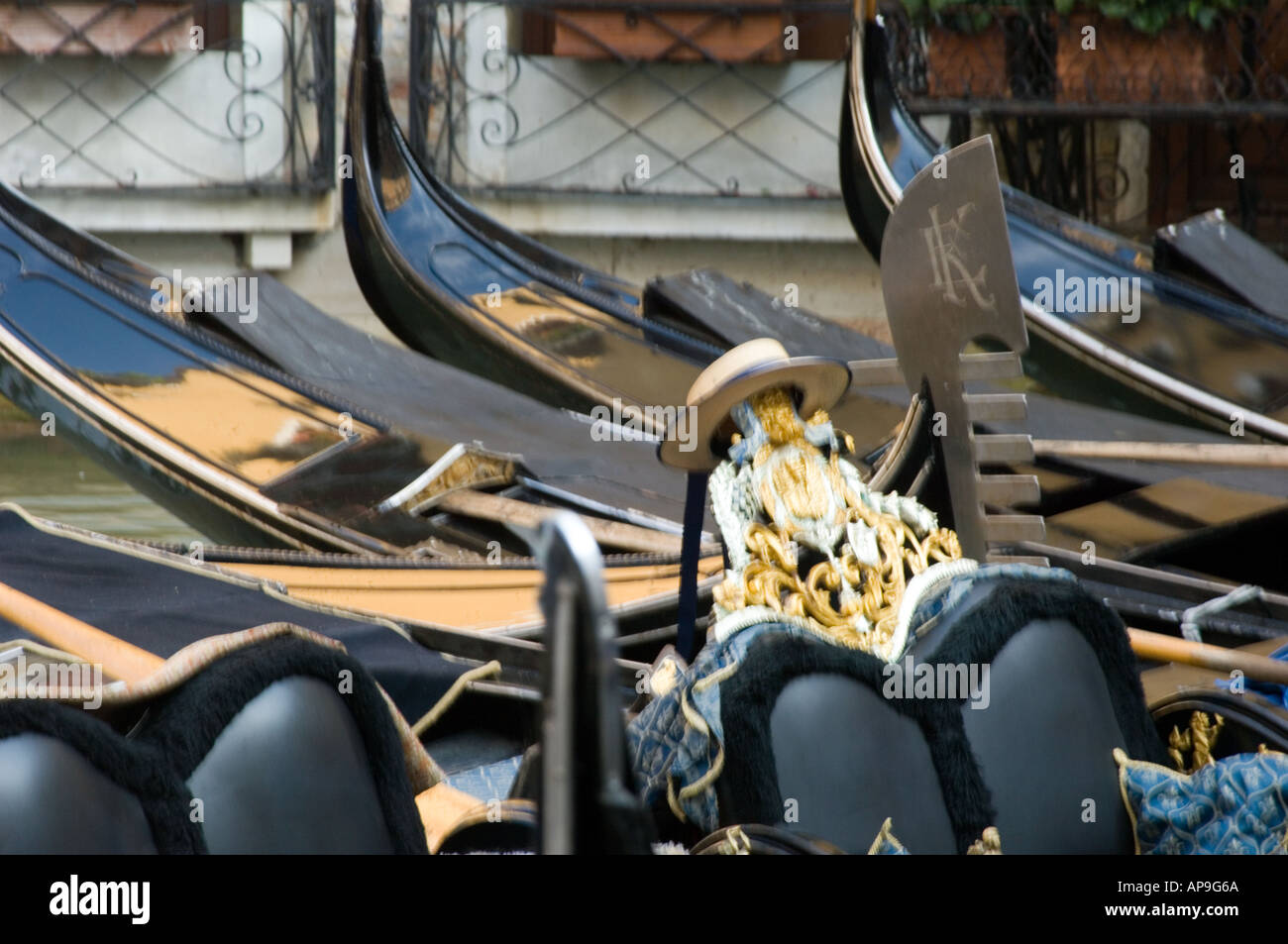 Italy venice seats in gondola hi-res stock photography and images - Alamy