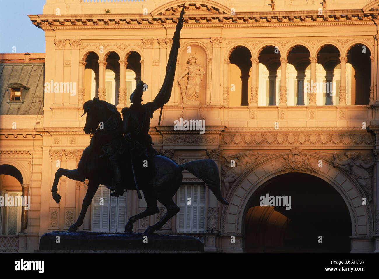 Azucena de Vincent statue in Plaza de Mayo with Casa Rosada at sunset in Buenos Aires Stock Photo