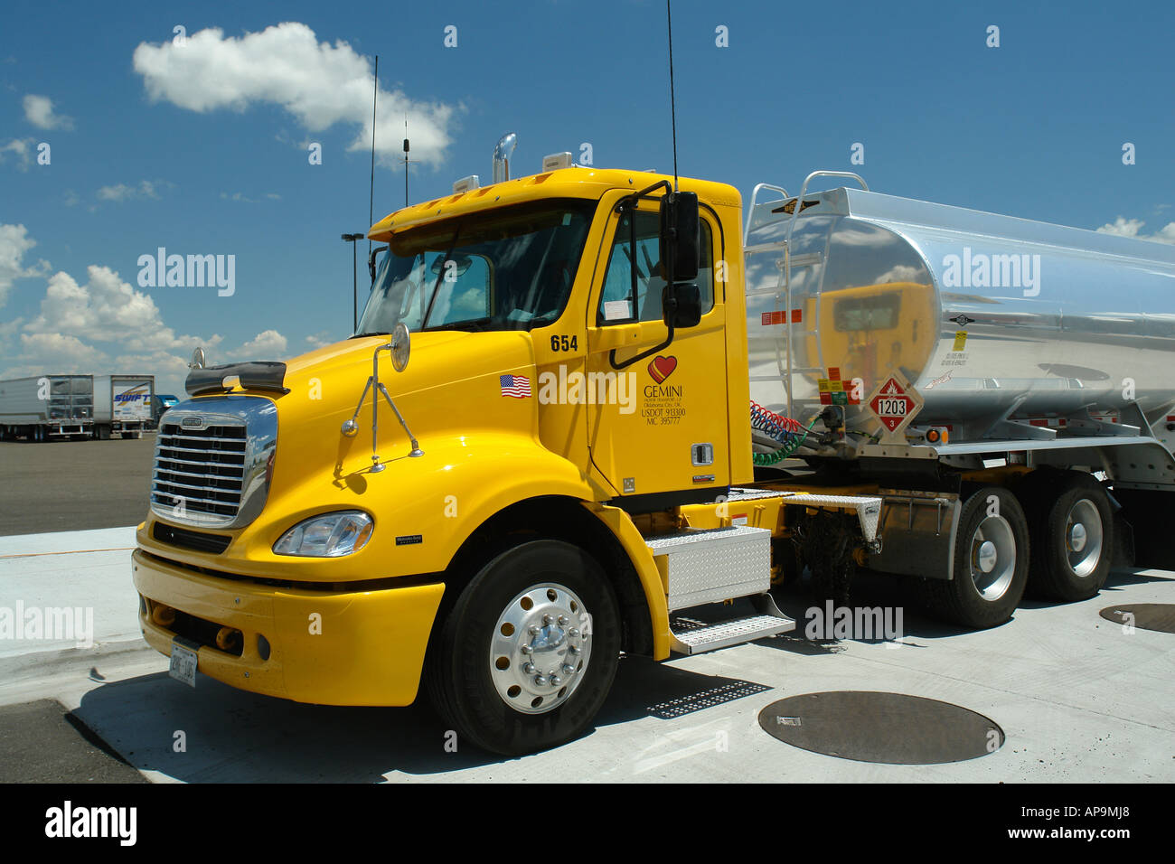 AJD50547, Heyburn, ID, Idaho, I84, gas station, yellow Freightliner