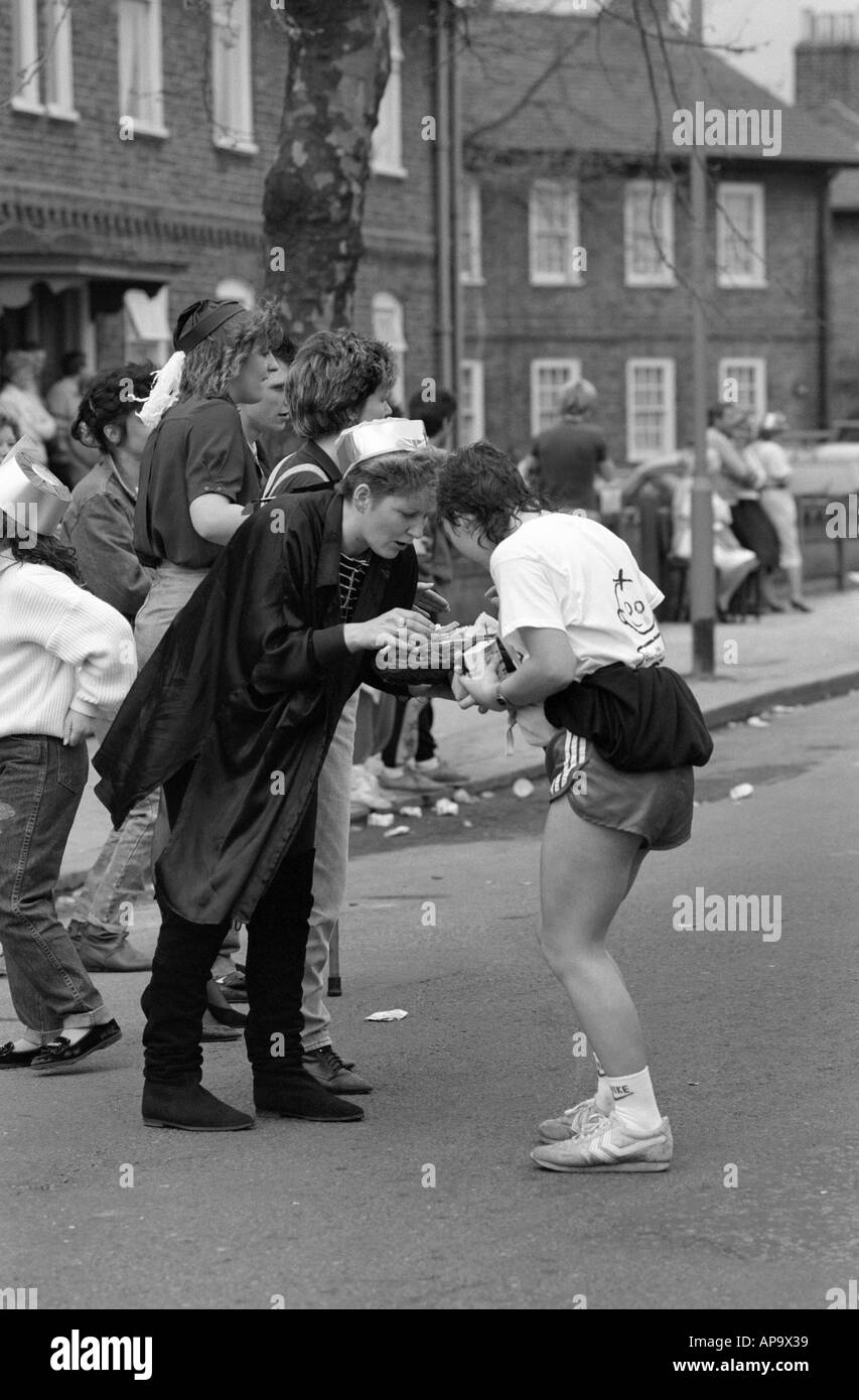 Runner taking sandwich from spectator on the Isle of Dogs in 1988 London Marathon Stock Photo