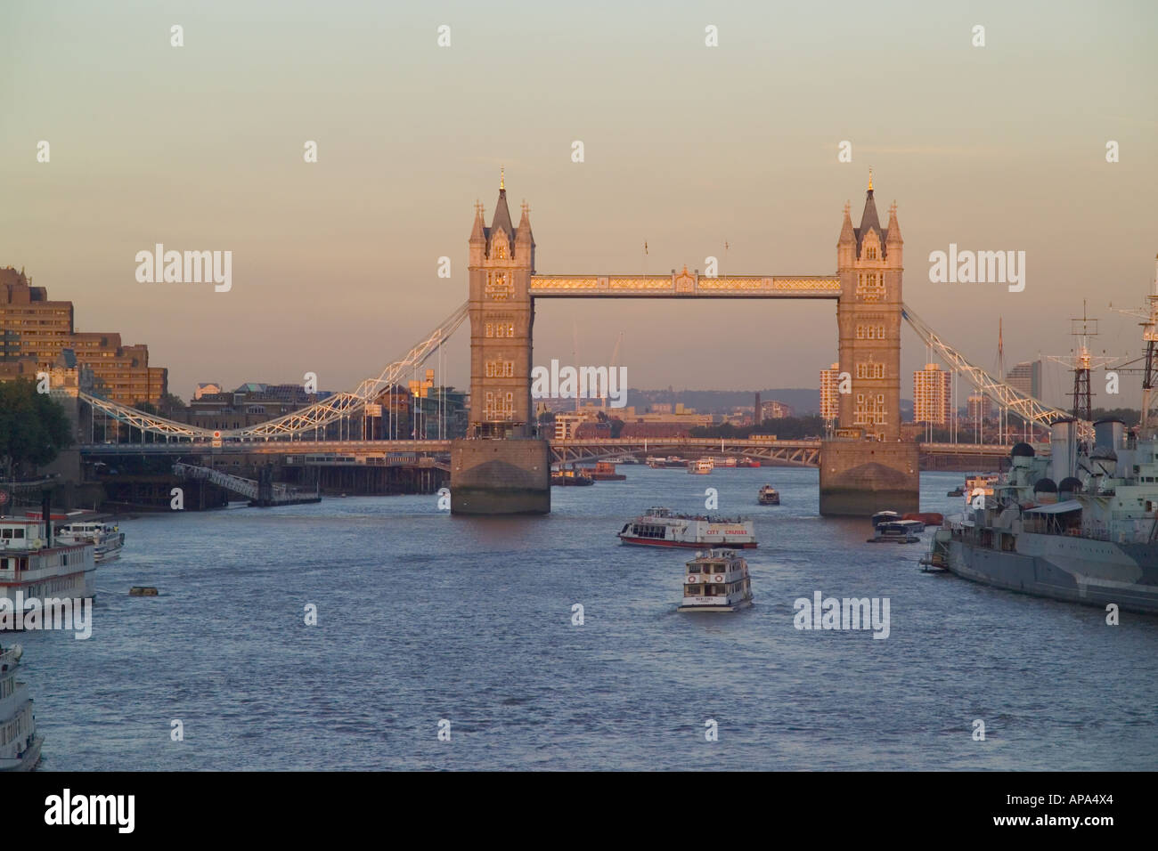 Pool of london hires stock photography and images Alamy