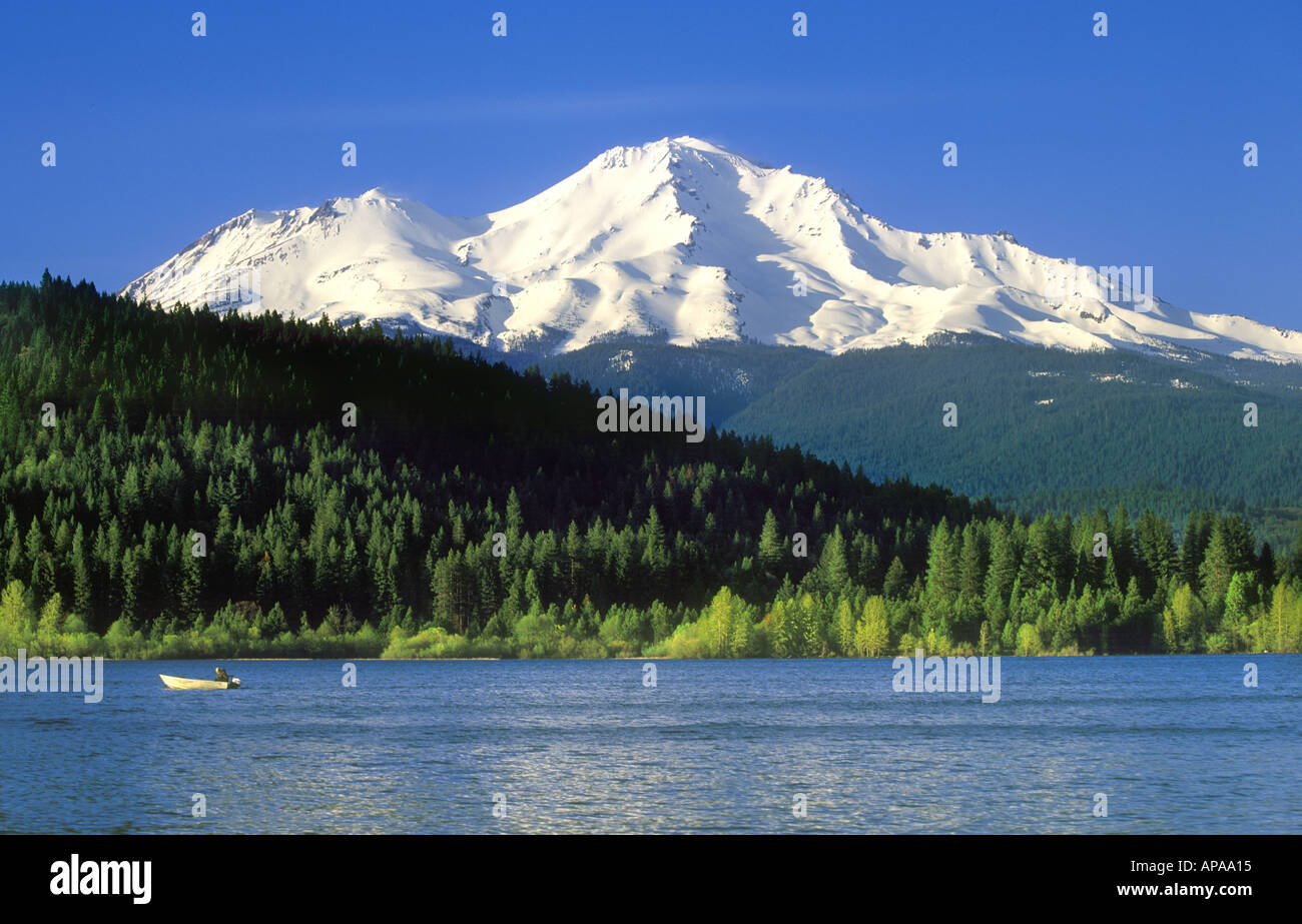 Mount Shasta from Lake Siskiyou with boater on lake Stock Photo Alamy