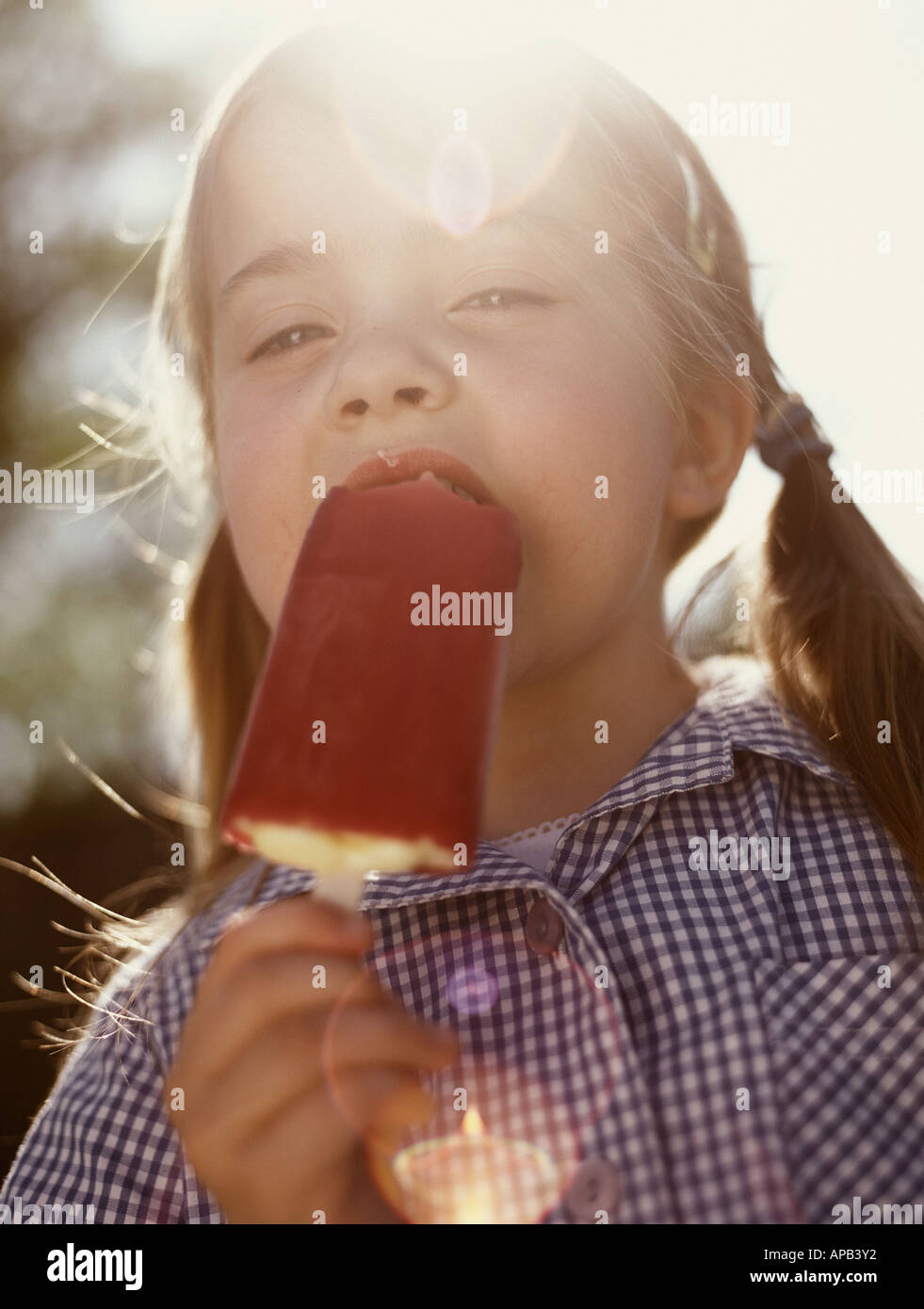 Girl eating ice lolly hires stock photography and images Alamy