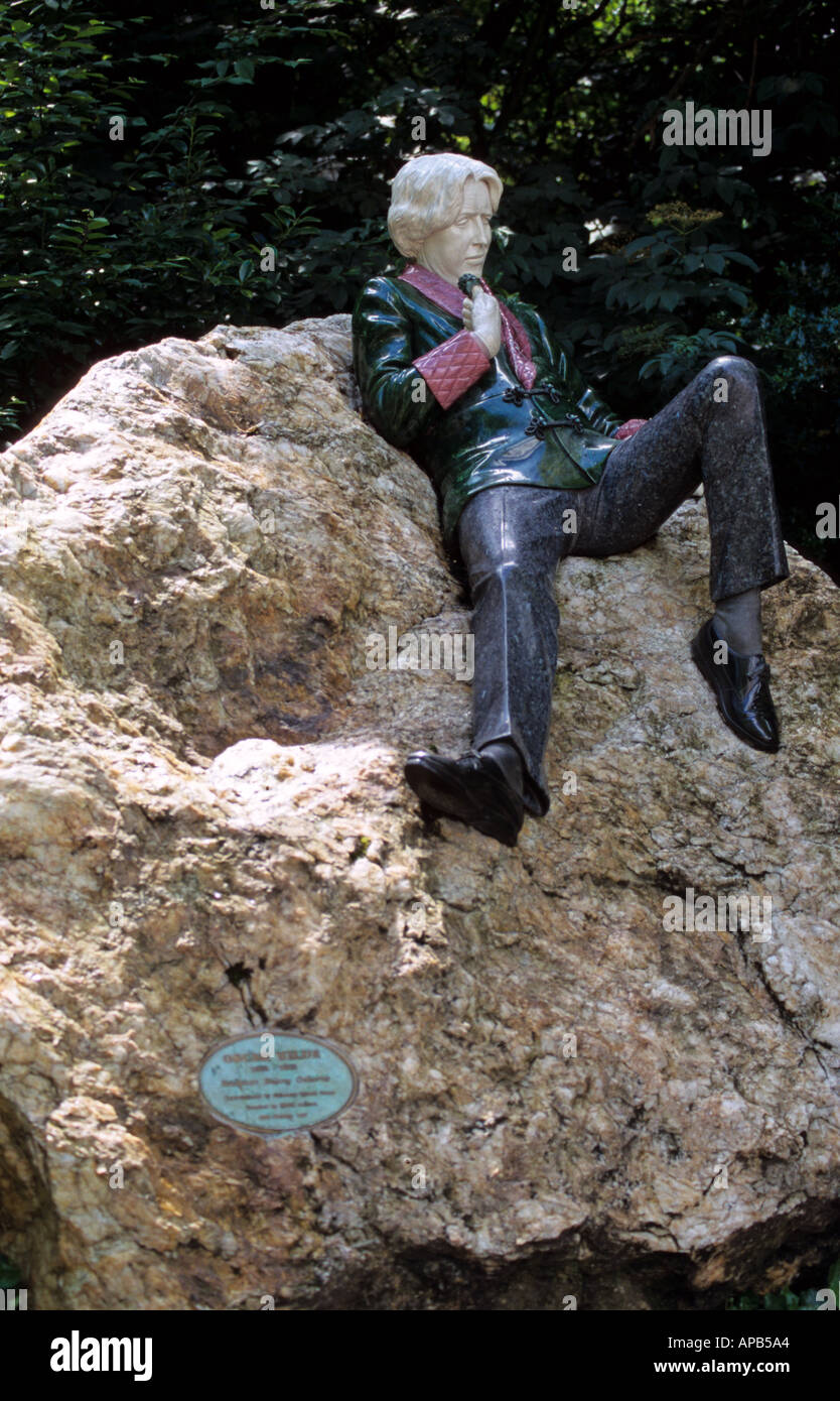 Oscar Wilde statue Merrion Square Dublin Stock Photo Alamy